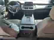 2022 Chevrolet Suburban LT z VIN 1GNSCCKD7NR190939, wystawiony jako Copart lot #62860575 z przebiegiem 82 609 mil mil oraz Czysty tytuł • Clean title. Historia ofert i sprzedaży dostępna na DreamBid. Obrazek 8.