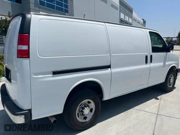 2021 Chevrolet Express Cargo with VIN 1GCWGAFP2M1207828, listed as a Copart auction lot 70939385 with 81,278 mi miles and Salvage title. Bid and sale history available at DreamBid. Image 4.