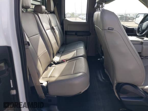 2016 Ford F-150 XL z VIN 1FTEX1C86GFB29568, wystawiony jako IAAI lot #43417844 z przebiegiem 98 431 mil mil oraz . Historia ofert i sprzedaży dostępna na DreamBid. Obrazek 8.