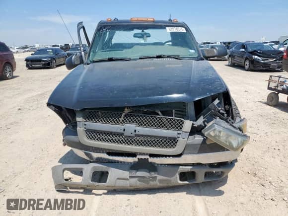 2003 Chevrolet Silverado 3500 LT z VIN 1GCJK33103F128132, wystawiony jako Copart lot #68076515 z przebiegiem 223 783 mil mil oraz Szkoda całkowita • Salvage title. Historia ofert i sprzedaży dostępna na DreamBid. Obrazek 5.