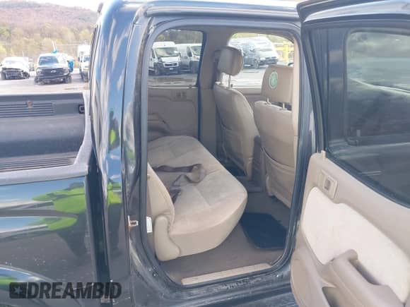 2003 Toyota Tacoma z VIN 5TEHN72N53Z249453, wystawiony jako IAAI lot #43472155 z przebiegiem 162 053 mil mil oraz . Historia ofert i sprzedaży dostępna na DreamBid. Obrazek 8.