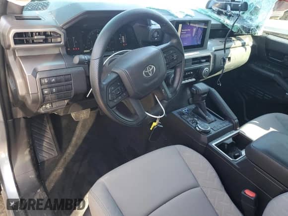 2025 Toyota Tacoma SR z VIN 3TYLB5JNXST071855, wystawiony jako Copart lot #80313875 z przebiegiem 8 960 mil mil oraz Szkoda całkowita • Salvage title. Historia ofert i sprzedaży dostępna na DreamBid. Obrazek 8.