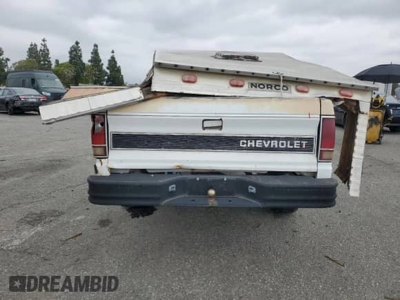 1985 Chevrolet S-10 с VIN 1GCCT14B2F8267270, выставлен на аукционе Copart как лот 55855495 с пробегом 334 997 миль миль и Списание • Salvage title. История ставок и продаж доступна на DreamBid. Изображение 6.