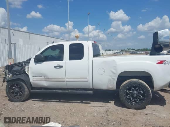 2011 GMC Sierra 1500 SLE с VIN 1GTR2VE32BZ247634, выставлен на аукционе IAAI как лот 43097507 с пробегом 235 202 миль миль и . История ставок и продаж доступна на DreamBid. Изображение 15.