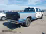 1996 GMC Sierra 1500 z VIN 1GTGC33R4TF018147, wystawiony jako IAAI lot #41612770 z przebiegiem 106 443 mil mil oraz . Historia ofert i sprzedaży dostępna na DreamBid. Obrazek 4.