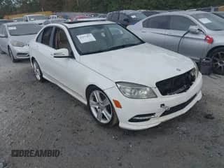 2011 Mercedes-Benz C 300 Sport z VIN WDDGF8BB3BR173607, wystawiony jako IAAI lot #43277477 z przebiegiem Nie podano mil oraz . Historia ofert i sprzedaży dostępna na DreamBid. Obrazek 1.