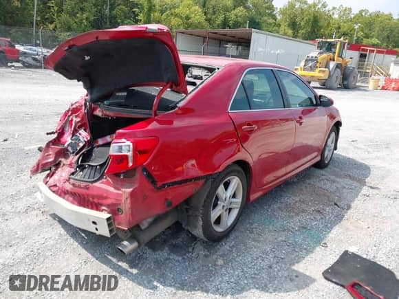 2014 Toyota Camry SE Sport with VIN 4T1BF1FK2EU864579, listed as a IAAI auction lot 43129777 with 111,115 mi miles and . Bid and sale history available at DreamBid. Image 4.