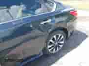 2016 Nissan Altima SV z VIN 1N4AL3AP1GC184551, wystawiony jako IAAI lot #42670062 z przebiegiem 130 986 mil mil oraz . Historia ofert i sprzedaży dostępna na DreamBid. Obrazek 6.