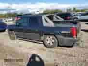 2005 Chevrolet Avalanche LS z VIN 3GNEK12Z35G147795, wystawiony jako Copart lot #85851945 z przebiegiem 268 006 mil mil oraz Szkoda całkowita • Salvage title. Historia ofert i sprzedaży dostępna na DreamBid. Obrazek 2.
