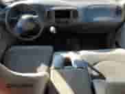 2000 Ford F-150 XL z VIN 1FTZX1729YNA19838, wystawiony jako Copart lot #58537575 z przebiegiem 254 403 mil mil oraz Czysty tytuł • Clean title. Historia ofert i sprzedaży dostępna na DreamBid. Obrazek 8.