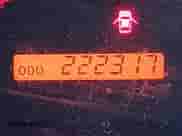 2013 Toyota Tundra z VIN 5TFUM5F12DX045330, wystawiony jako IAAI lot #43470142 z przebiegiem 222 317 mil mil oraz . Historia ofert i sprzedaży dostępna na DreamBid. Obrazek 15.