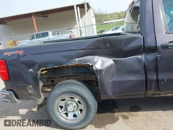 2014 Chevrolet Silverado 1500 Work Truck z VIN 1GCNKPEC6EZ296723, wystawiony jako IAAI lot #42026115 z przebiegiem 247 718 mil mil oraz . Historia ofert i sprzedaży dostępna na DreamBid. Obrazek 6.