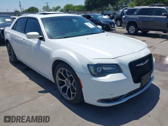 2015 Chrysler 300 S с VIN 2C3CCABG8FH872326, выставлен на аукционе IAAI как лот 42449562 с пробегом 105 752 миль миль и . История ставок и продаж доступна на DreamBid. Изображение 1.