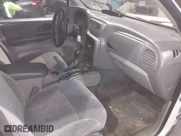 2002 Chevrolet TrailBlazer LS with VIN 1GNDT13S822239757, listed as a IAAI auction lot 41346981 with 192,281 mi miles and . Bid and sale history available at DreamBid. Image 5.