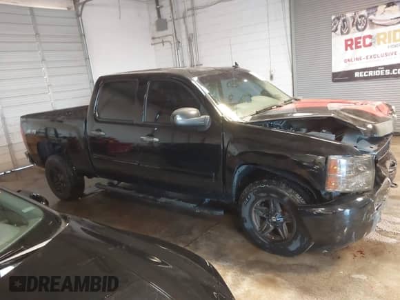 2011 Chevrolet Silverado 1500 LS z VIN 3GCPKREA6BG379230, wystawiony jako IAAI lot #41383308 z przebiegiem 322 050 mil mil oraz . Historia ofert i sprzedaży dostępna na DreamBid. Obrazek 14.