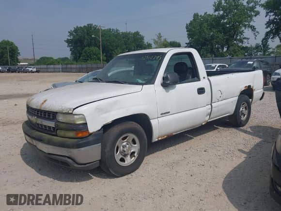 2000 Chevrolet Silverado 1500 LS with VIN 1GCEC14W1YZ152507, listed as a IAAI auction lot 42510745 with 163,400 mi miles and . Bid and sale history available at DreamBid. Image 2.