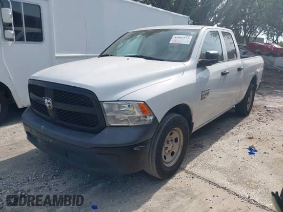 2020 Ram 1500 Tradesman z VIN 1C6RR6FGXLS117749, wystawiony jako IAAI lot #42084572 z przebiegiem 137 970 mil mil oraz . Historia ofert i sprzedaży dostępna na DreamBid. Obrazek 2.