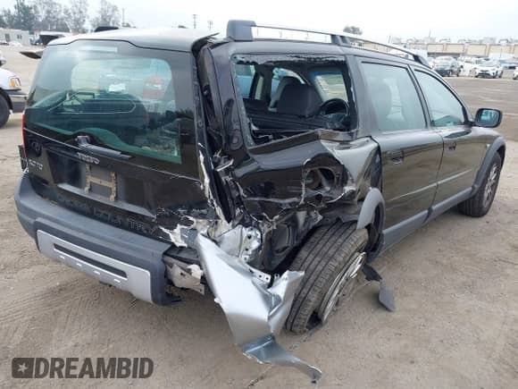 2005 Volvo XC70 with VIN YV1SZ592451197220, listed as a IAAI auction lot 42085477 with 197,060 mi miles and . Bid and sale history available at DreamBid. Image 4.