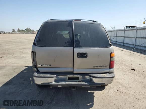 2002 Chevrolet Tahoe LS с VIN 1GNEC13Z22R150369, выставлен на аукционе Copart как лот 59337465 с пробегом 204 513 миль миль и Списание • Salvage title. История ставок и продаж доступна на DreamBid. Изображение 6.