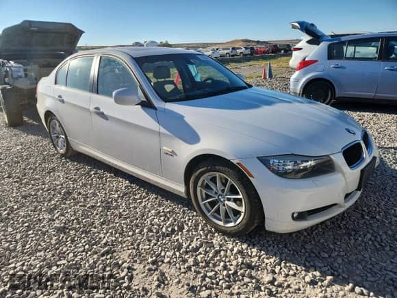 2010 BMW 3 Series 328i xDrive with VIN WBAPK7C53AA462389, listed as a Copart auction lot 81066375 with Not provided miles and Salvage title. Bid and sale history available at DreamBid. Image 4.