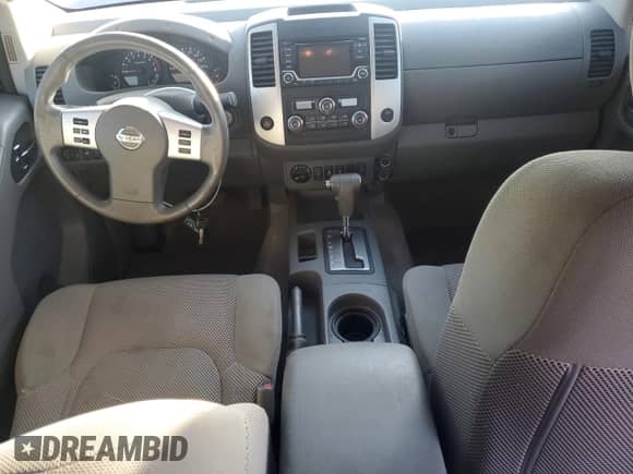 2015 Nissan Frontier SL z VIN 1N6AD0EV5FN720643, wystawiony jako Copart lot #89550695 z przebiegiem 82 117 mil mil oraz Czysty tytuł • Clean title. Historia ofert i sprzedaży dostępna na DreamBid. Obrazek 8.