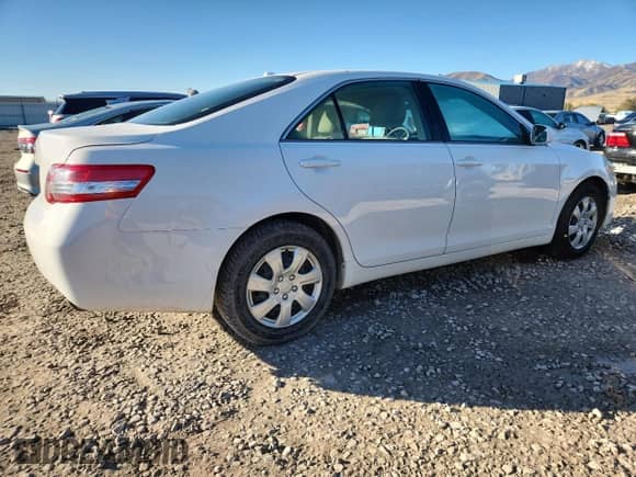 2010 Toyota Camry LE z VIN 4T4BF3EK1AR043311, wystawiony jako Copart lot #87070835 z przebiegiem 100 928 mil mil oraz Szkoda całkowita • Salvage title. Historia ofert i sprzedaży dostępna na DreamBid. Obrazek 3.