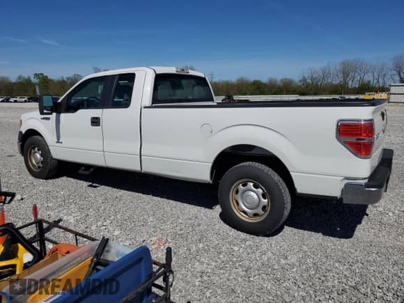 2012 Ford F-150 XL z VIN 1FTVX1CT9CKD25168, wystawiony jako Copart lot #55469985 z przebiegiem 198 131 mil mil oraz Czysty tytuł • Clean title. Historia ofert i sprzedaży dostępna na DreamBid. Obrazek 2.