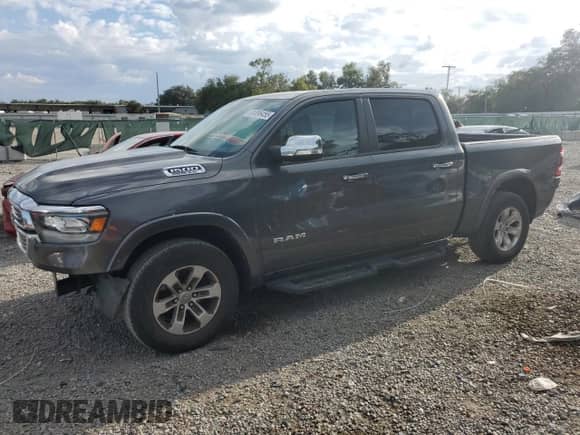 2022 Ram 1500 Laramie z VIN 1C6RREJT3NN291579, wystawiony jako Copart lot #81896455 z przebiegiem 68 421 mil mil oraz Szkoda całkowita • Salvage title. Historia ofert i sprzedaży dostępna na DreamBid. Obrazek 1.