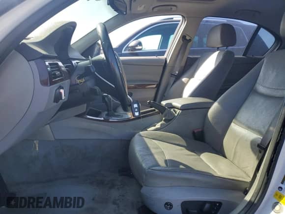 2011 BMW 3 Series 328i с VIN WBAPH5G55BNM72915, выставлен на аукционе Copart как лот 71501495 с пробегом 176 073 миль миль и Чистый • Clean title. История ставок и продаж доступна на DreamBid. Изображение 7.