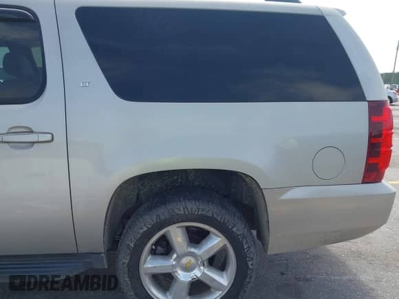 2009 Chevrolet Suburban 2LT with VIN 1GNFC26089R213556, listed as a IAAI auction lot 42289161 with 194,225 mi miles and . Bid and sale history available at DreamBid. Image 14.