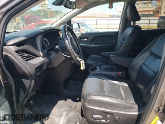 2019 Toyota Sienna SE with VIN 5TDXZ3DC2KS983662, listed as a Copart auction lot 69694095 with 87,965 mi miles and Salvage title. Bid and sale history available at DreamBid. Image 7.