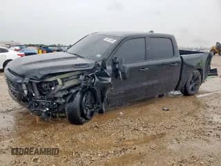 2023 Ram 1500 Big Horn z VIN 1C6RREFT0PN585839, wystawiony jako Copart lot #62614565 z przebiegiem 78 200 mil mil oraz Szkoda całkowita • Salvage title. Historia ofert i sprzedaży dostępna na DreamBid. Obrazek 1.