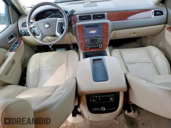 2014 Chevrolet Suburban LTZ with VIN 1GNSKKE79ER231994, listed as a Copart auction lot 71830095 with 152,865 mi miles and Clean title. Bid and sale history available at DreamBid. Image 8.