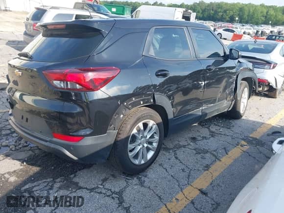 2022 Chevrolet TrailBlazer LS z VIN KL79MMS22NB094117, wystawiony jako IAAI lot #42377812 z przebiegiem 73 140 mil mil oraz . Historia ofert i sprzedaży dostępna na DreamBid. Obrazek 4.