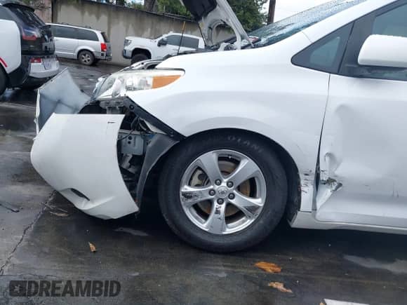 2015 Toyota Sienna LE z VIN 5TDKK3DC8FS596022, wystawiony jako IAAI lot #43447955 z przebiegiem 81 034 mil mil oraz . Historia ofert i sprzedaży dostępna na DreamBid. Obrazek 18.