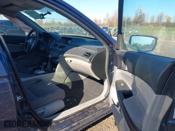 2012 Honda Accord LX z VIN 1HGCP2F31CA009280, wystawiony jako IAAI lot #43491898 z przebiegiem 229 654 mil mil oraz . Historia ofert i sprzedaży dostępna na DreamBid. Obrazek 5.