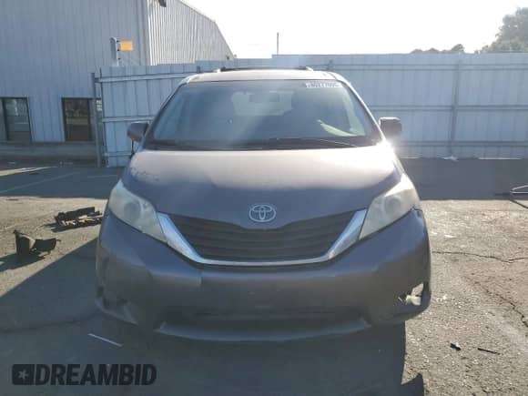 2011 Toyota Sienna LE с VIN 5TDJK3DC7BS022887, выставлен на аукционе Copart как лот 80277095 с пробегом 355 702 миль миль и Списание • Salvage title. История ставок и продаж доступна на DreamBid. Изображение 5.