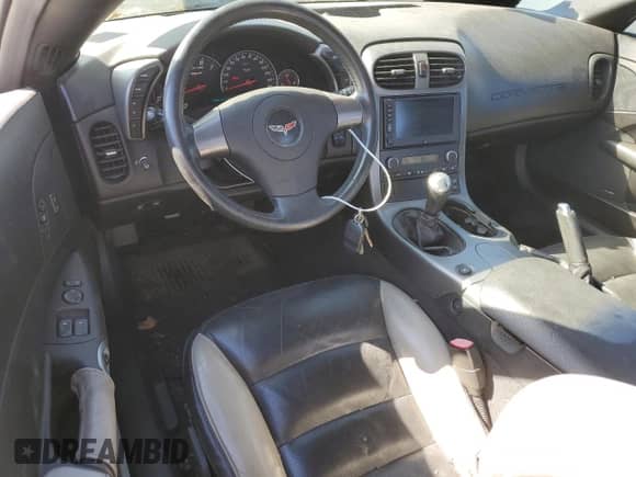 2006 Chevrolet Corvette Z06 z VIN 1G1YY26E565126935, wystawiony jako Copart lot #76618494 z przebiegiem 71 842 mil mil oraz Szkoda całkowita • Salvage title. Historia ofert i sprzedaży dostępna na DreamBid. Obrazek 8.