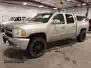 2007 Chevrolet Silverado 1500 1LT z VIN 3GCEK13307G545178, wystawiony jako IAAI lot #41364329 z przebiegiem 241 256 mil mil oraz . Historia ofert i sprzedaży dostępna na DreamBid. Obrazek 18.