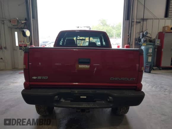 2002 Chevrolet S-10 LS z VIN 1GCCT19W828220704, wystawiony jako IAAI lot #42407086 z przebiegiem 95 072 mil mil oraz . Historia ofert i sprzedaży dostępna na DreamBid. Obrazek 15.
