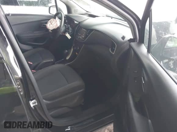 2020 Chevrolet Trax LS с VIN KL7CJKSB0LB319439, выставлен на аукционе IAAI как лот 42703115 с пробегом 101 579 миль миль и . История ставок и продаж доступна на DreamBid. Изображение 5.