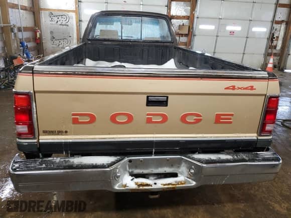 1990 Dodge Dakota with VIN 1B7GG26X9LS666745, listed as a Copart auction lot 44703175 with 121,682 mi miles and Salvage title. Bid and sale history available at DreamBid. Image 6.