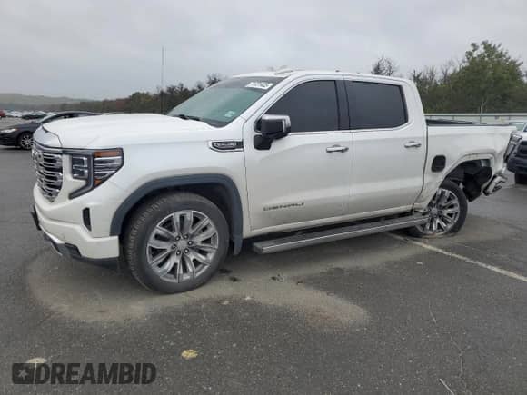 2023 GMC Sierra 1500 Denali z VIN 1GTUUGED8PZ115395, wystawiony jako Copart lot #71721435 z przebiegiem 46 201 mil mil oraz Szkoda całkowita • Salvage title. Historia ofert i sprzedaży dostępna na DreamBid. Obrazek 1.
