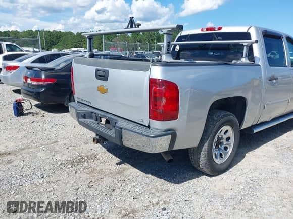 2012 Chevrolet Silverado 1500 LS z VIN 3GCPCREA4CG229602, wystawiony jako IAAI lot #42818433 z przebiegiem 294 243 mil mil oraz . Historia ofert i sprzedaży dostępna na DreamBid. Obrazek 18.