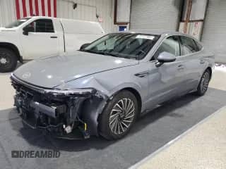 2025 Hyundai Sonata SEL с VIN KMHL34JJ8SA104389, выставлен на аукционе Copart как лот 84008615 с пробегом 29 669 миль миль и Чистый • Clean title. История ставок и продаж доступна на DreamBid. Изображение 1.