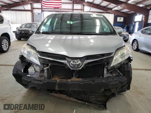 2018 Toyota Sienna LE Auto Access Seat with VIN 5TDKZ3DC7JS916208, listed as a Copart auction lot 56057895 with 125,267 mi miles and Non repairable. Bid and sale history available at DreamBid. Image 5.