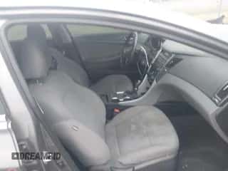 2013 Hyundai Sonata GLS с VIN 5NPEB4AC6DH730472, выставлен на аукционе IAAI как лот 43312659 с пробегом 260 858 миль миль и . История ставок и продаж доступна на DreamBid. Изображение 5.