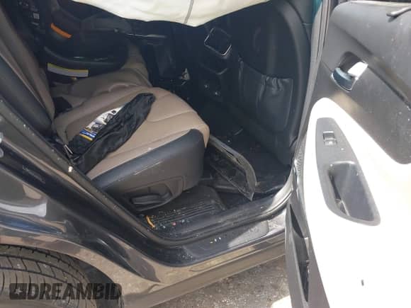 2020 Hyundai Santa Fe SEL с VIN 5NMS3CAA1LH265765, выставлен на аукционе IAAI как лот 42538080 с пробегом Не указан миль и . История ставок и продаж доступна на DreamBid. Изображение 8.