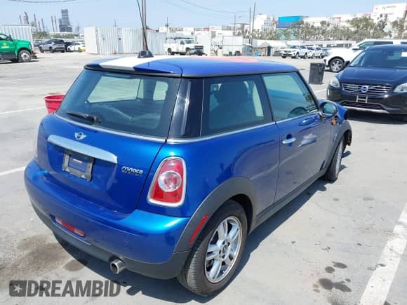 2012 MINI Hardtop with VIN WMWSU3C55CT263283, listed as a IAAI auction lot 42538787 with 55,312 mi miles and . Bid and sale history available at DreamBid. Image 4.