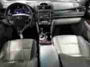 2014 Toyota Camry L z VIN 4T4BF1FK4ER408475, wystawiony jako Copart lot #47053395 z przebiegiem 78 379 mil mil oraz Szkoda całkowita • Salvage title. Historia ofert i sprzedaży dostępna na DreamBid. Obrazek 8.